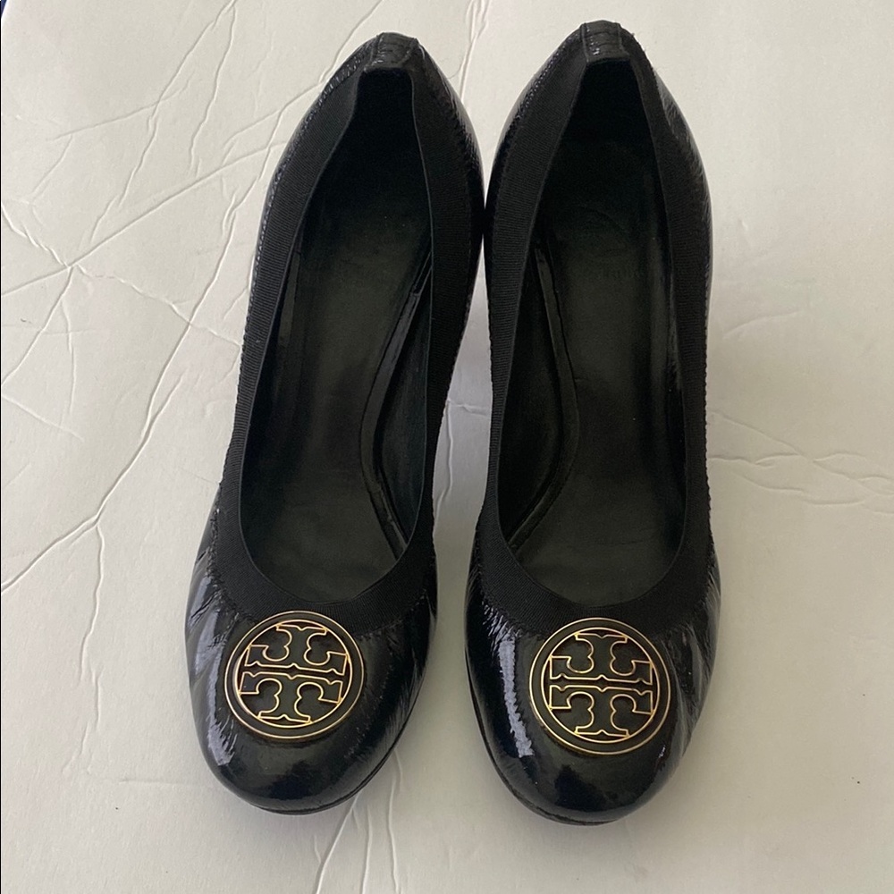 Tory Burch Caroline Black Leather Heel with Gold Logo size 8.5